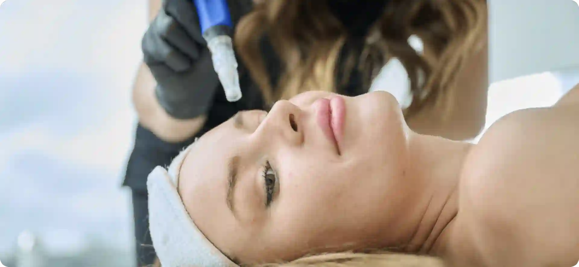 How Do Microneedles Trigger New Collagen and Elastin in Loose Skin Stirling?
